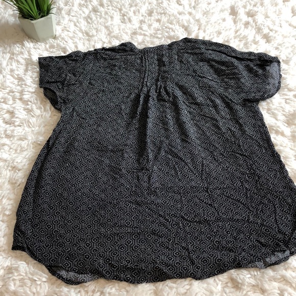 🔥5/25 sale🔥Old Navy lightweight shirt - Picture 4 of 6
